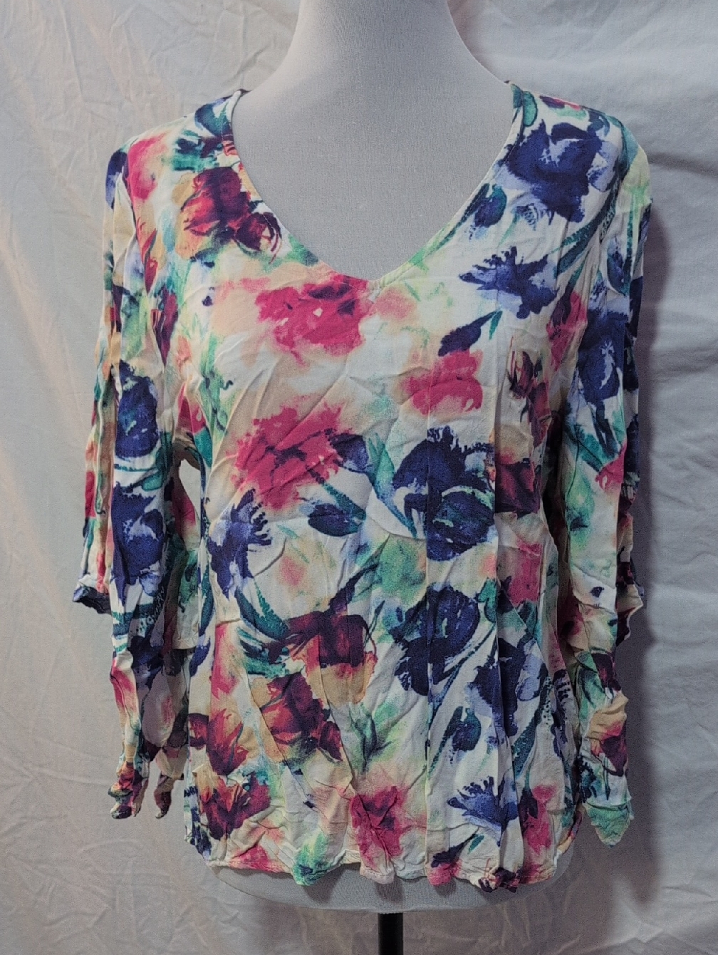Andree By Unit Floral Vneck Blouse In Navy, Pink & Teal